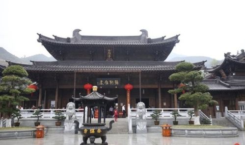 奢华佛境 温州江心寺，殿堂金碧地暖辉映
